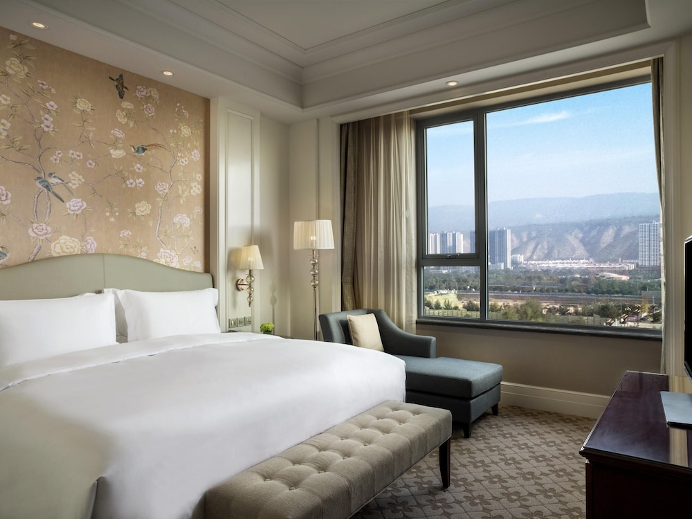 Luxury, King Bed, Club Lounge Access