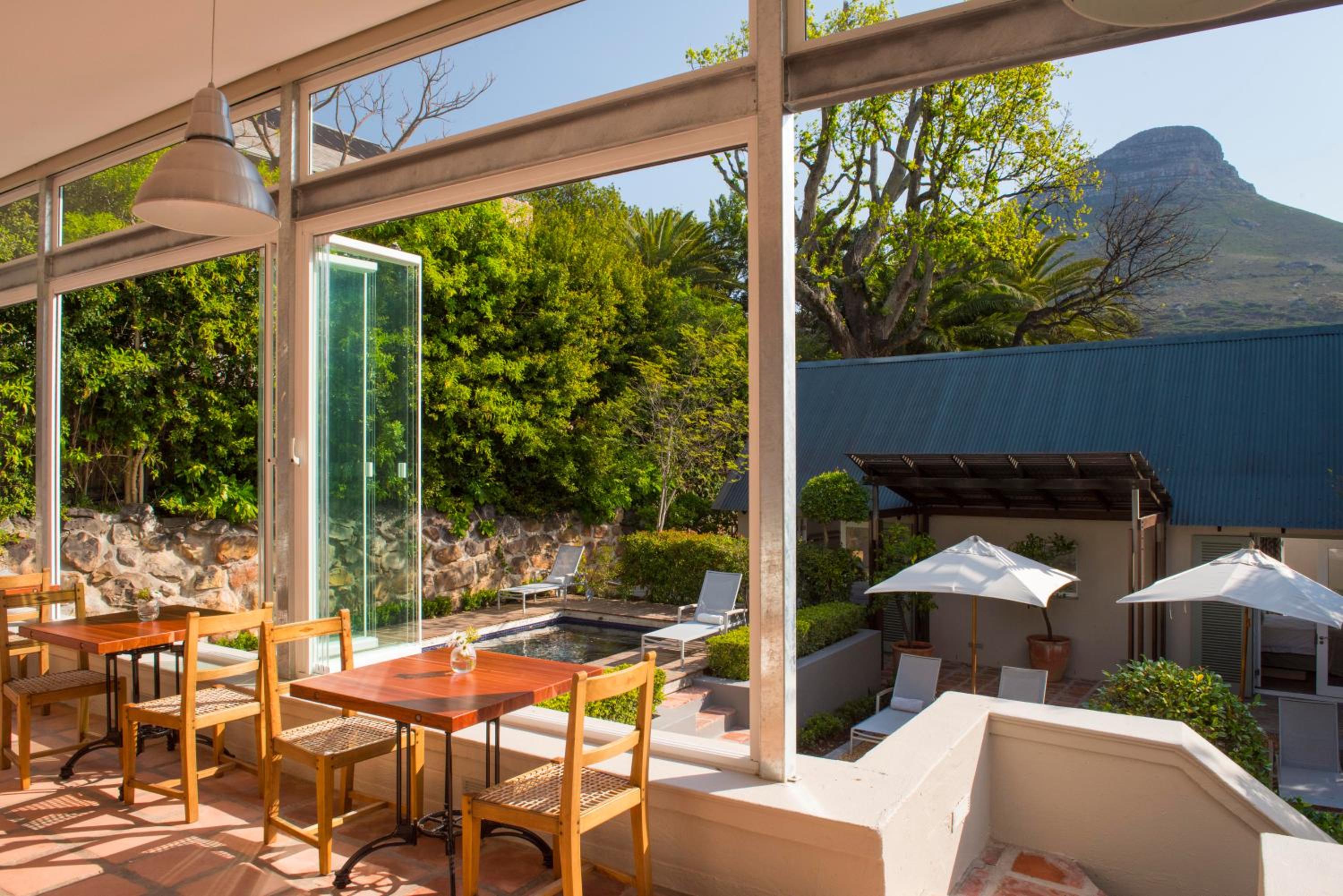 Four Rosmead Boutique Guest House 7/15