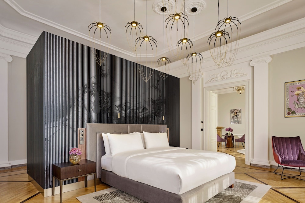 Hotel Verte, Warsaw, Autograph Collection 12/50