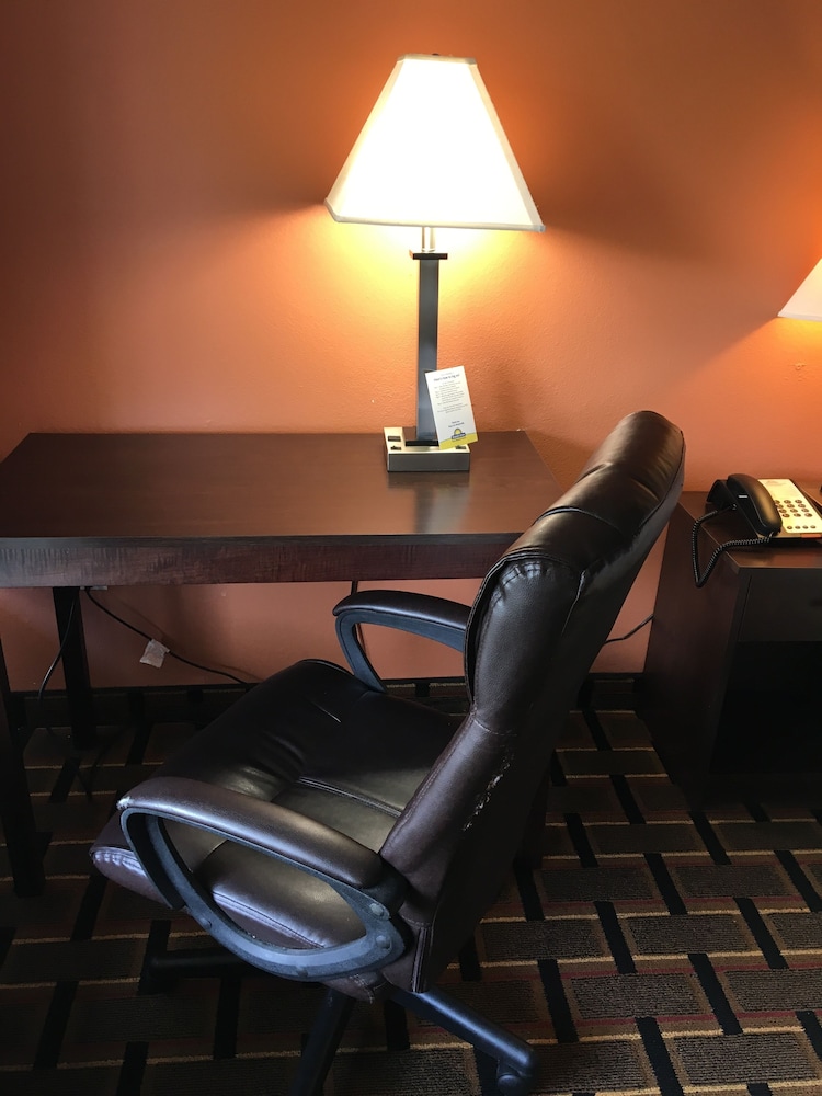 Days Inn by Wyndham Brooksville/Dade City 28/31