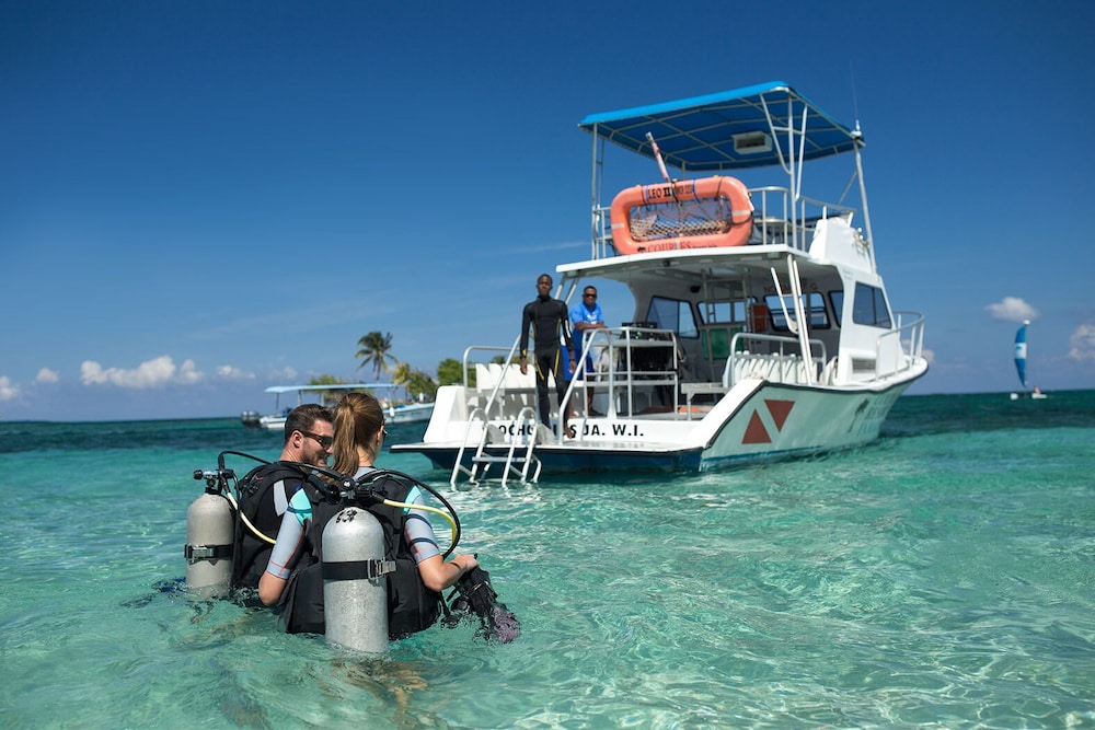 Couples Tower Isle - Adults Only 62/65
