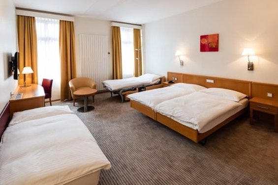 HOTEL ROCHAT 4/25