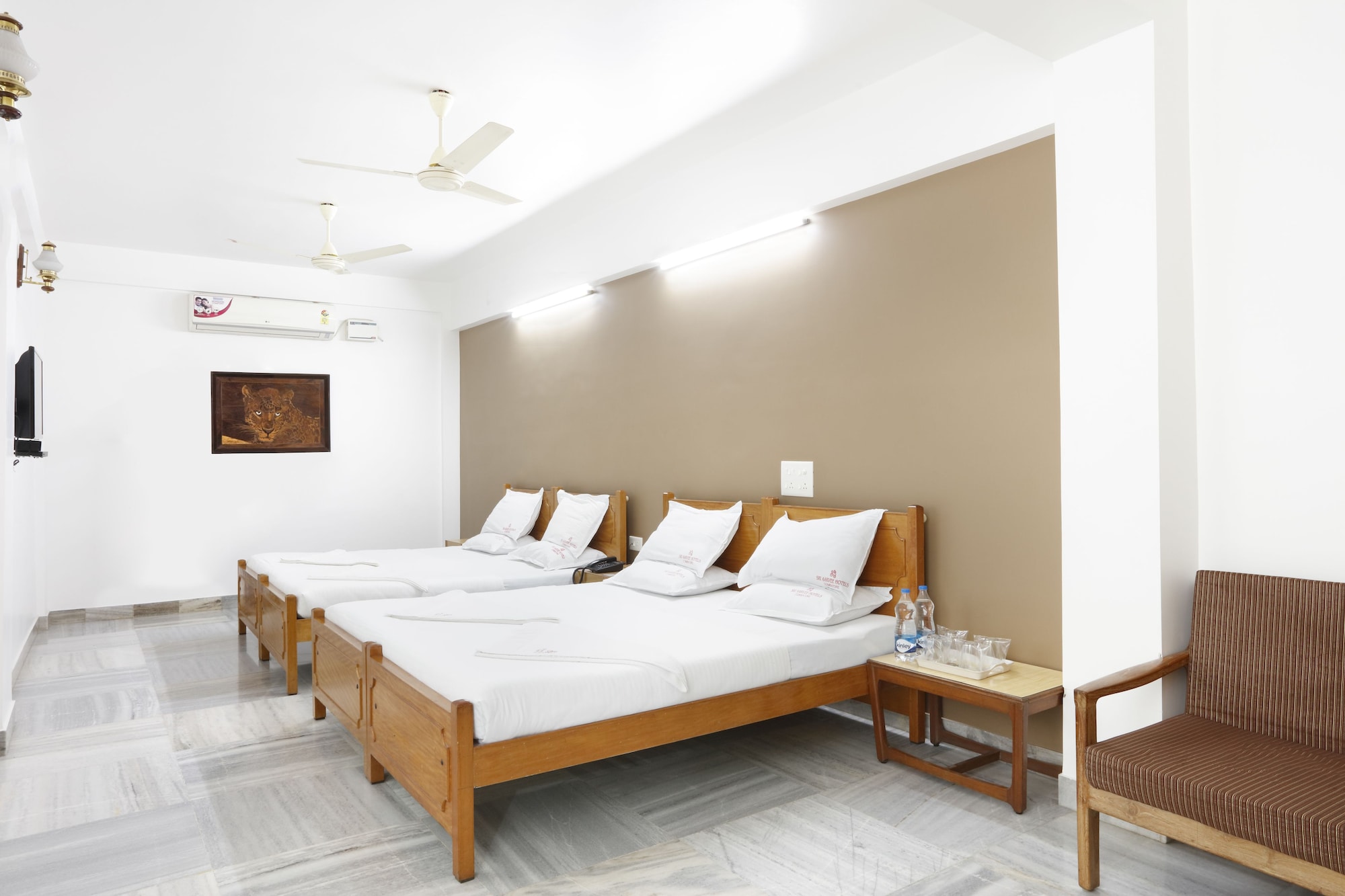 STUDIO, 4 BEDS