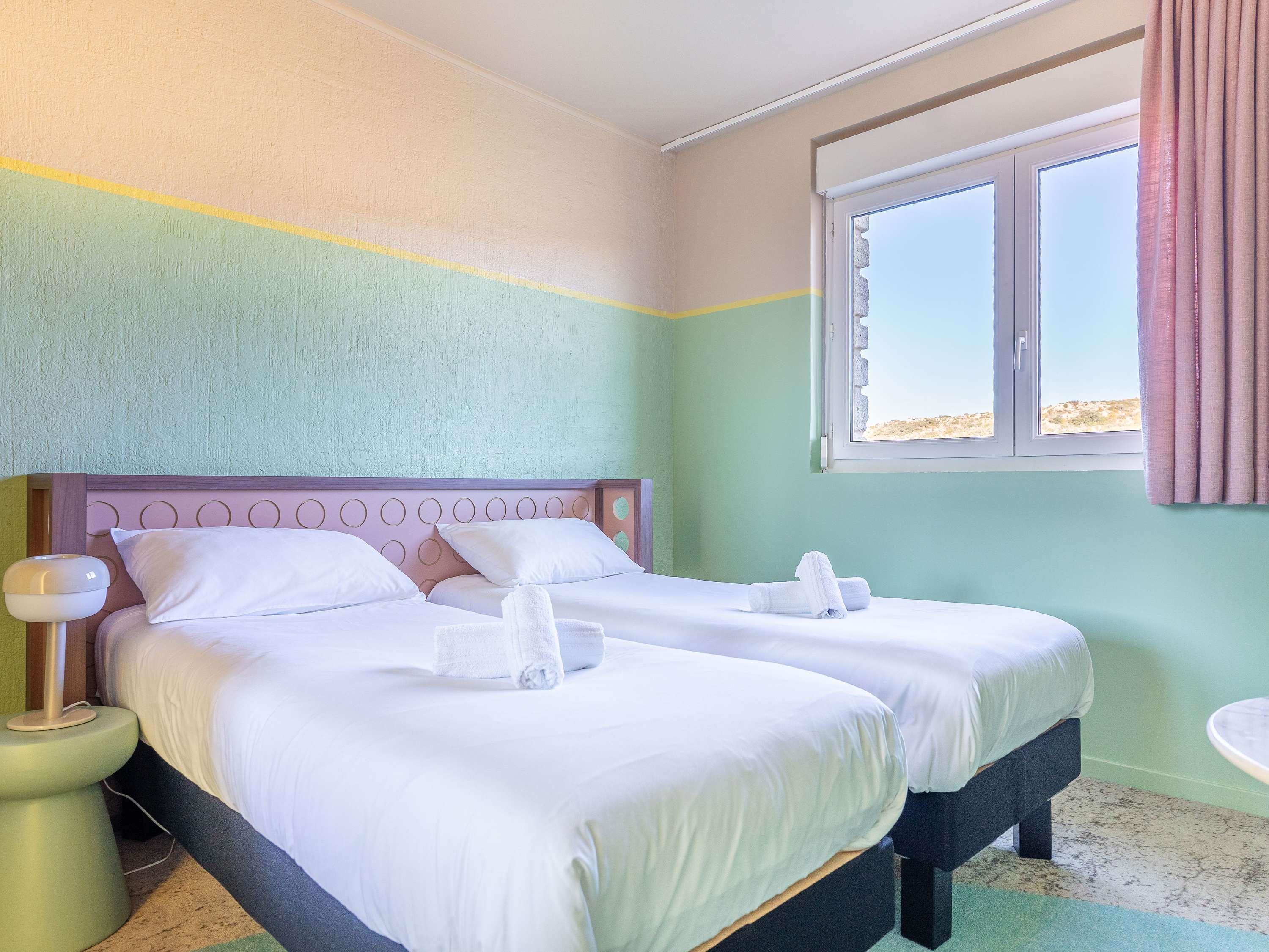 STANDARD, TWIN BEDS