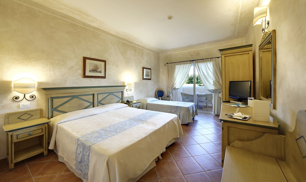 Standard, Triple, 1 Double and 1 Single Bed, Garden View, Balcony