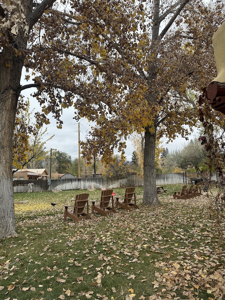 El Pueblo Lodge 69/71