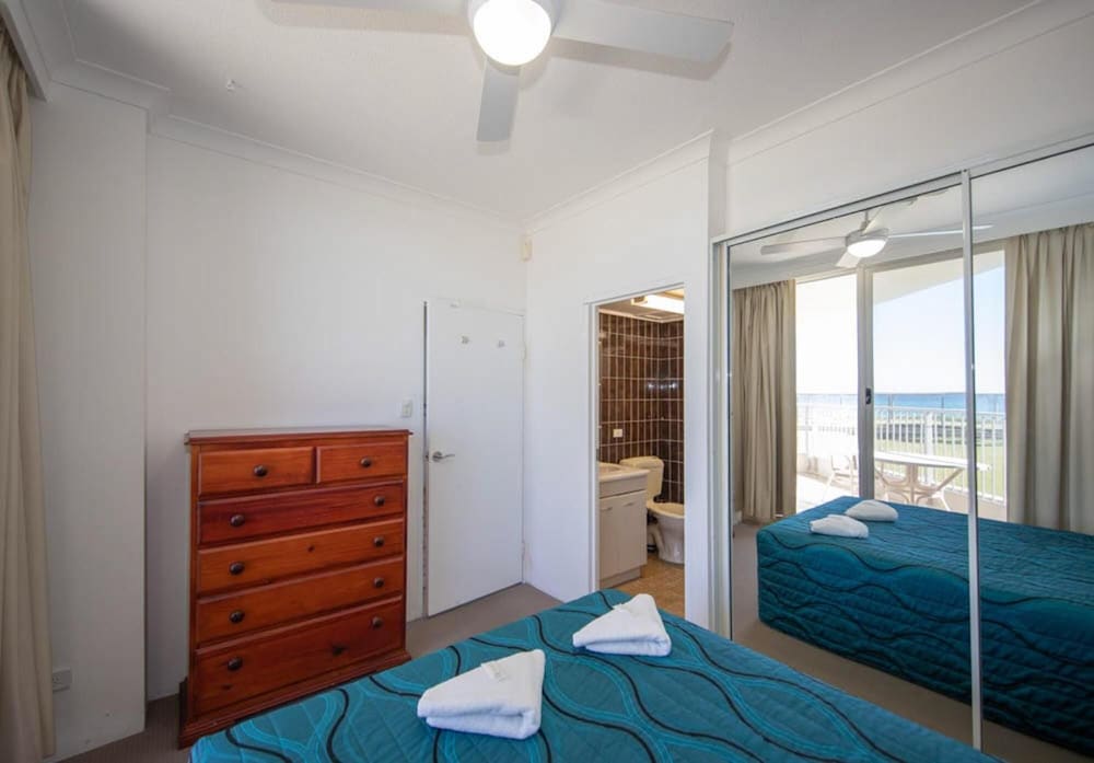 BEACHSIDE TOWER 13/64