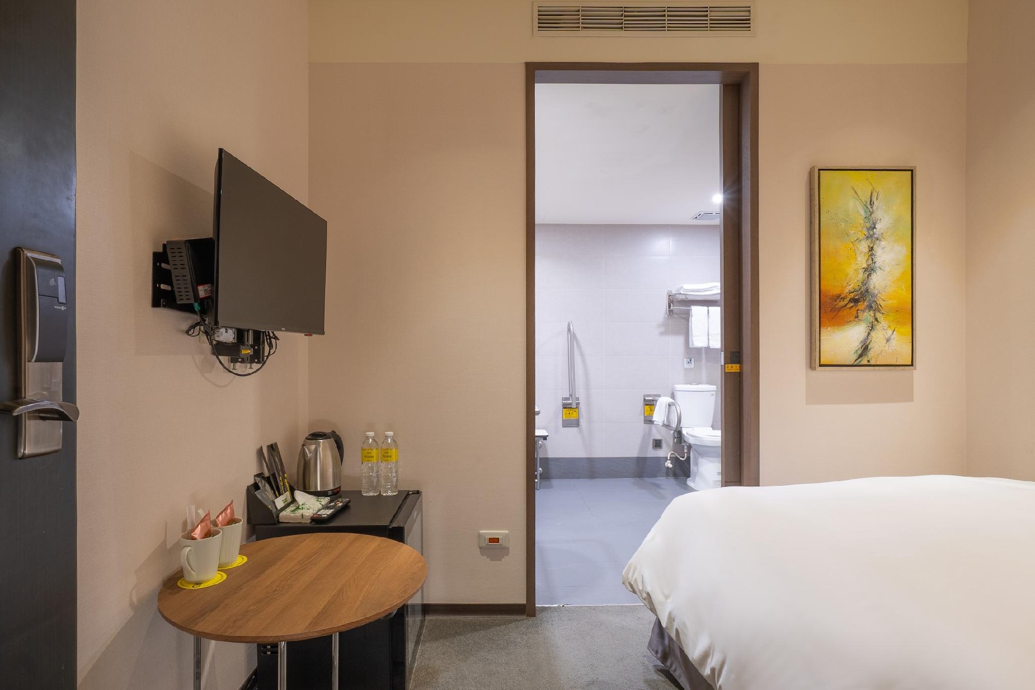 Room, Double Bed, No Window, Accessible