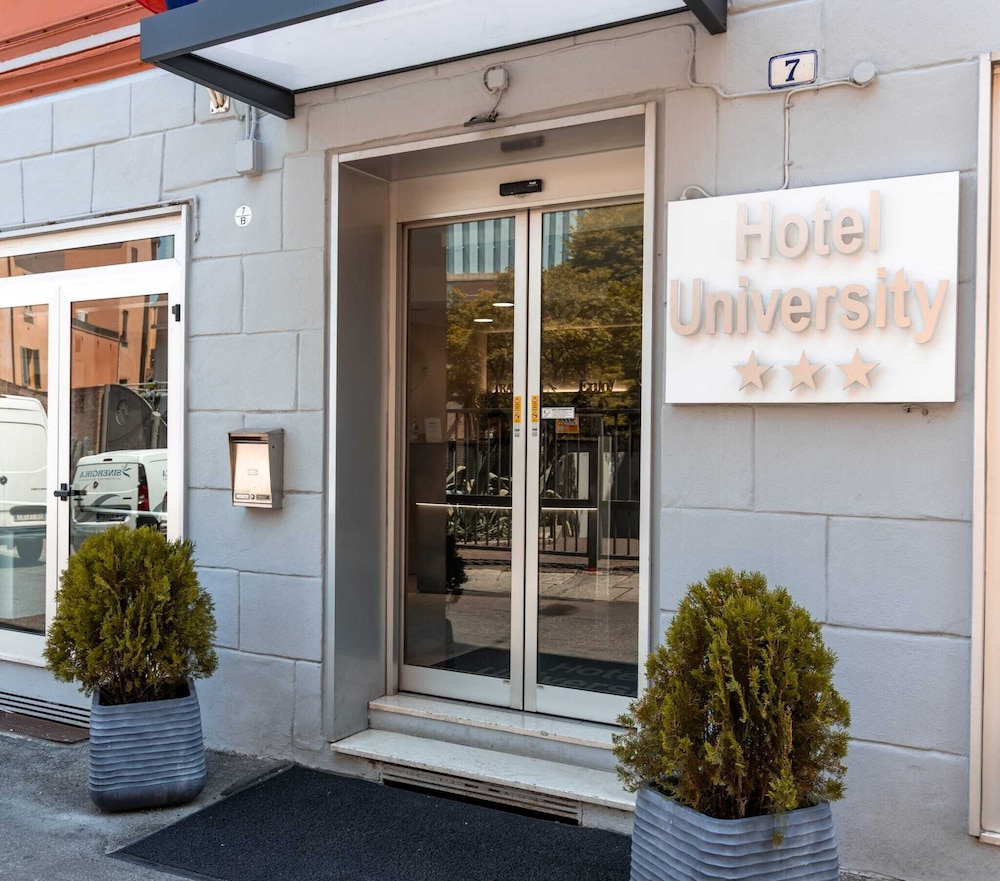 Hotel University 1/66