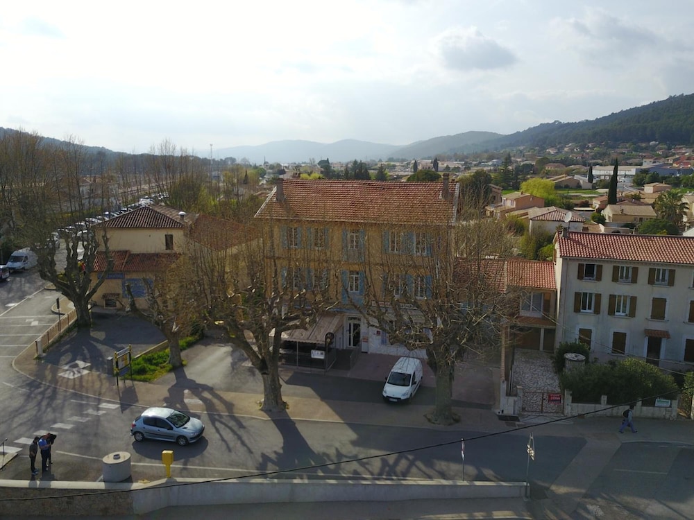 Hotel Restaurant Le Castel Fleuri 43/50