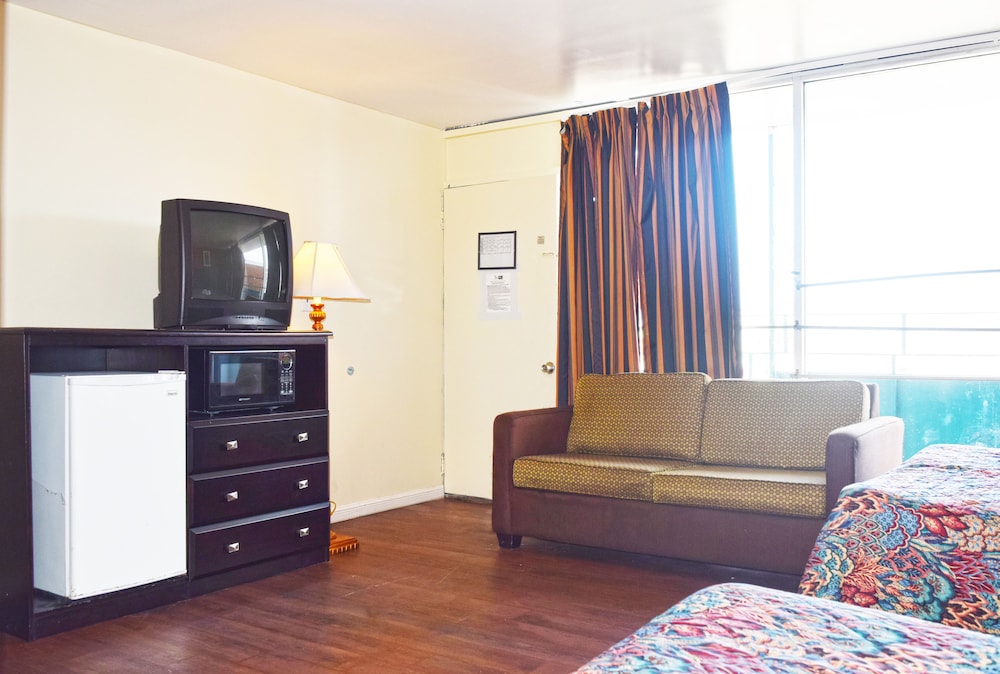 Skyview Manor Motel 37/54