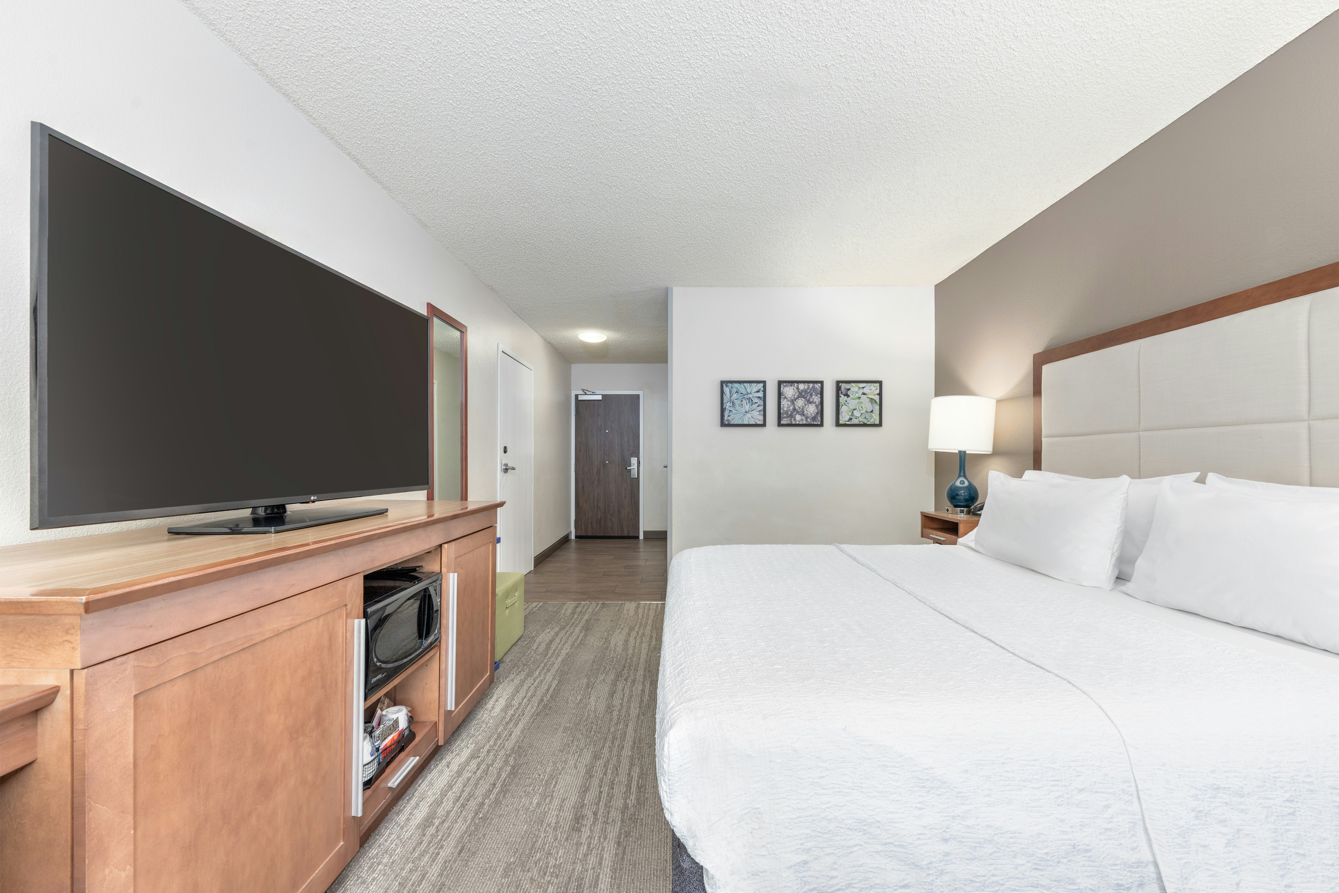 ROOM, KING BED, ACCESSIBLE