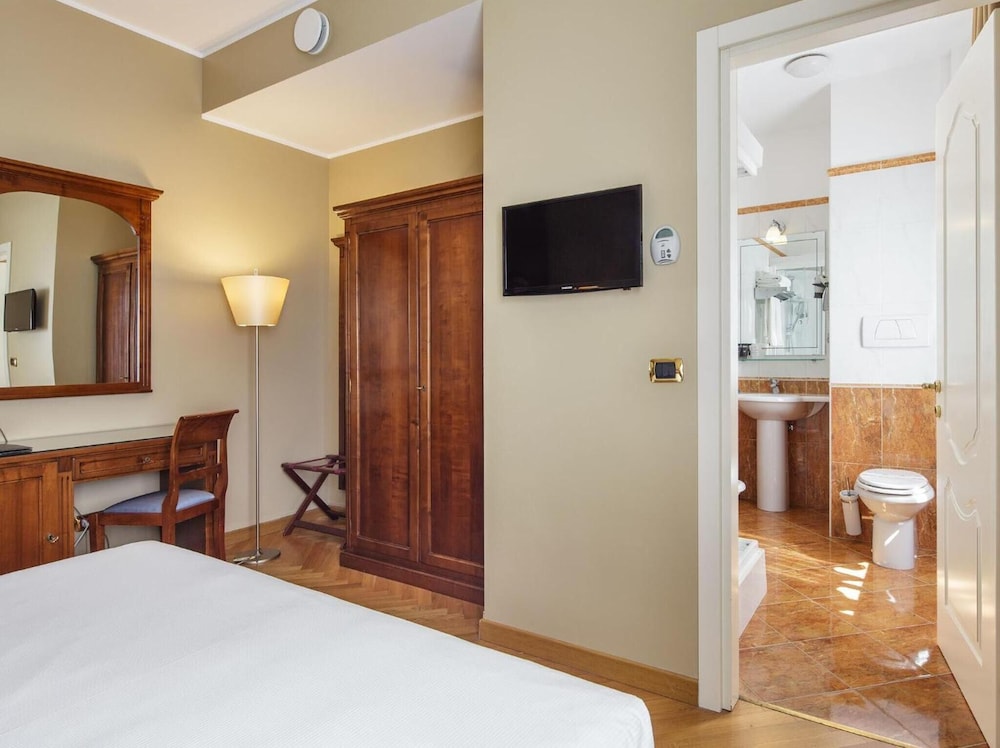 Continentale Hotel 11/66