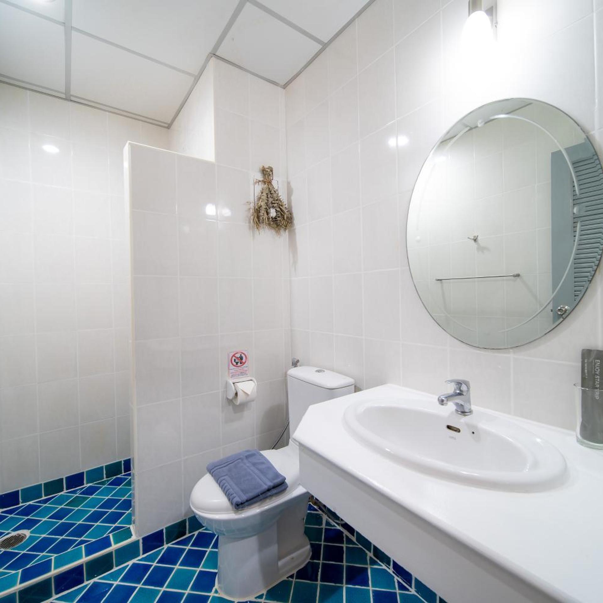 Patong Beach Side Hotel 50/50