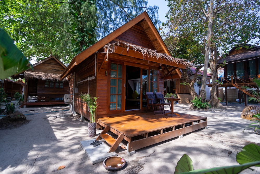 Lipe Beach Resort 7/50