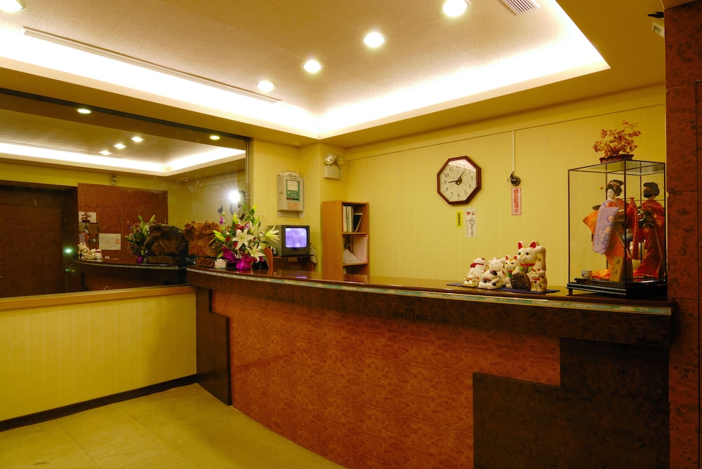 Empire Hotel 5/52