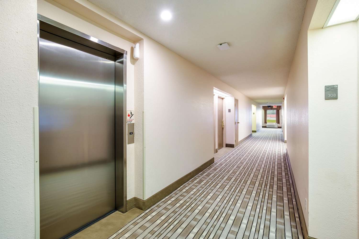 Quality Inn I-70 Near Kansas Speedway 27/45