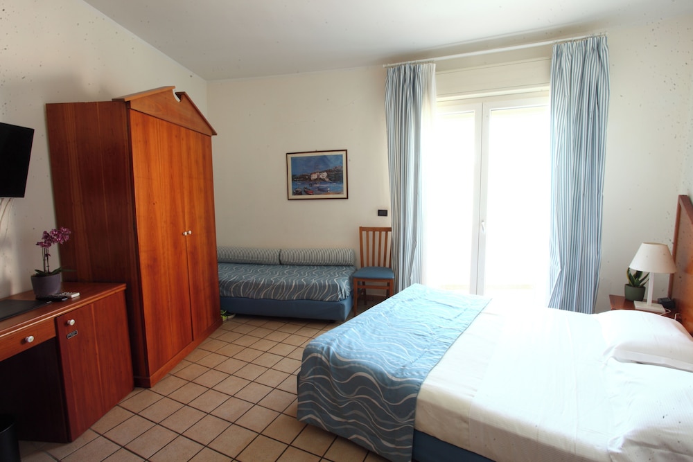 COMFORT, SEA VIEW
