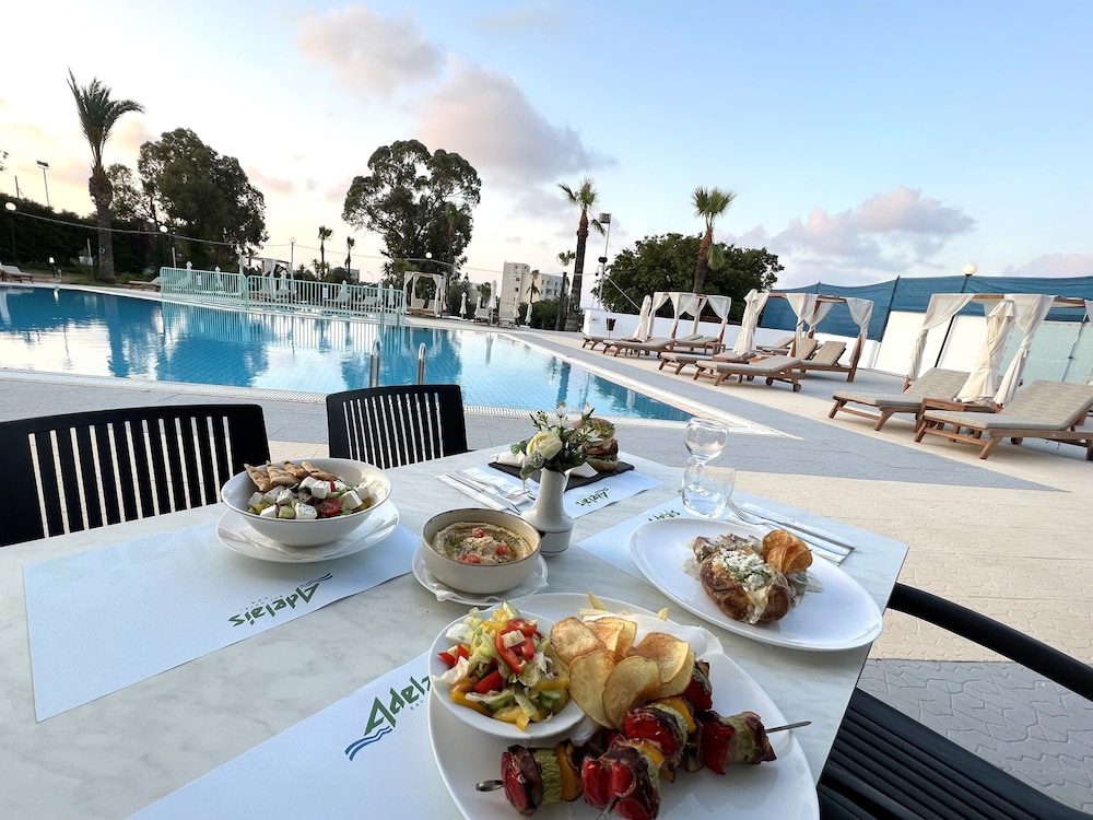 Adelais Bay Hotel 33/50