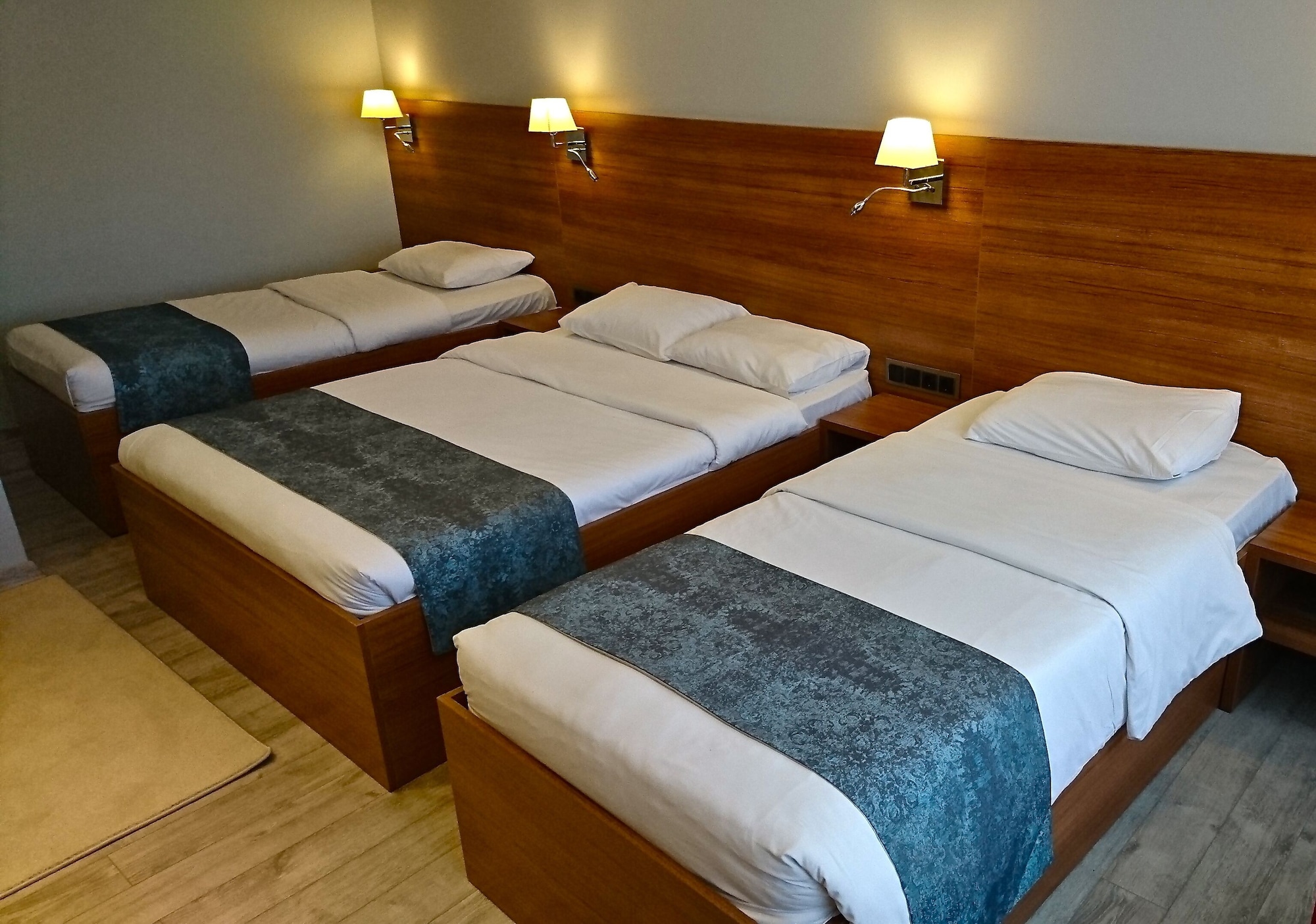 ROOM, QUADRUPLE