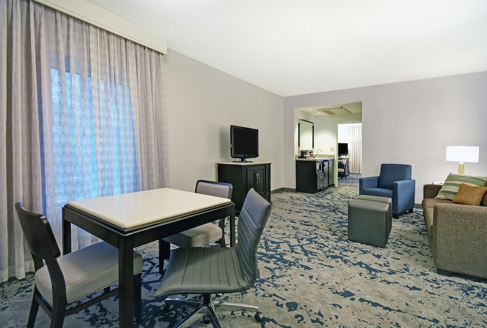 Embassy Suites Charleston 54/58