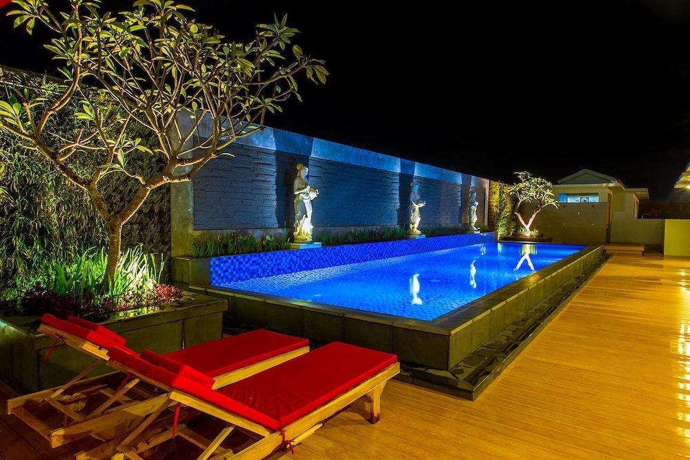 Front One Hotel Purwodadi 7/72