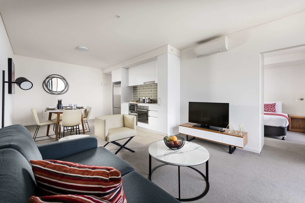 Ramada by Wyndham VetroBlu Scarborough Beach 37/55