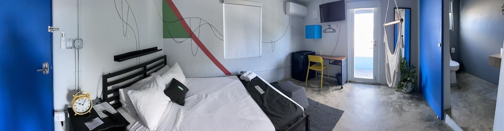 Nomada Urban Beach Hostel 16/39