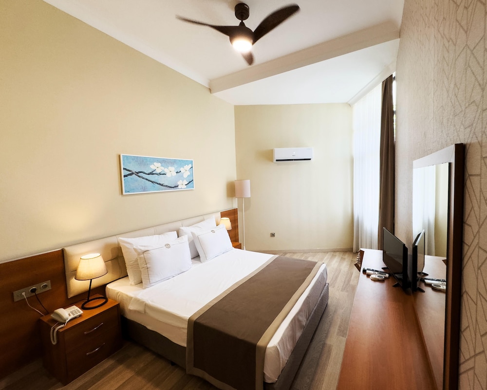 Uras Beach Hotel 9/50
