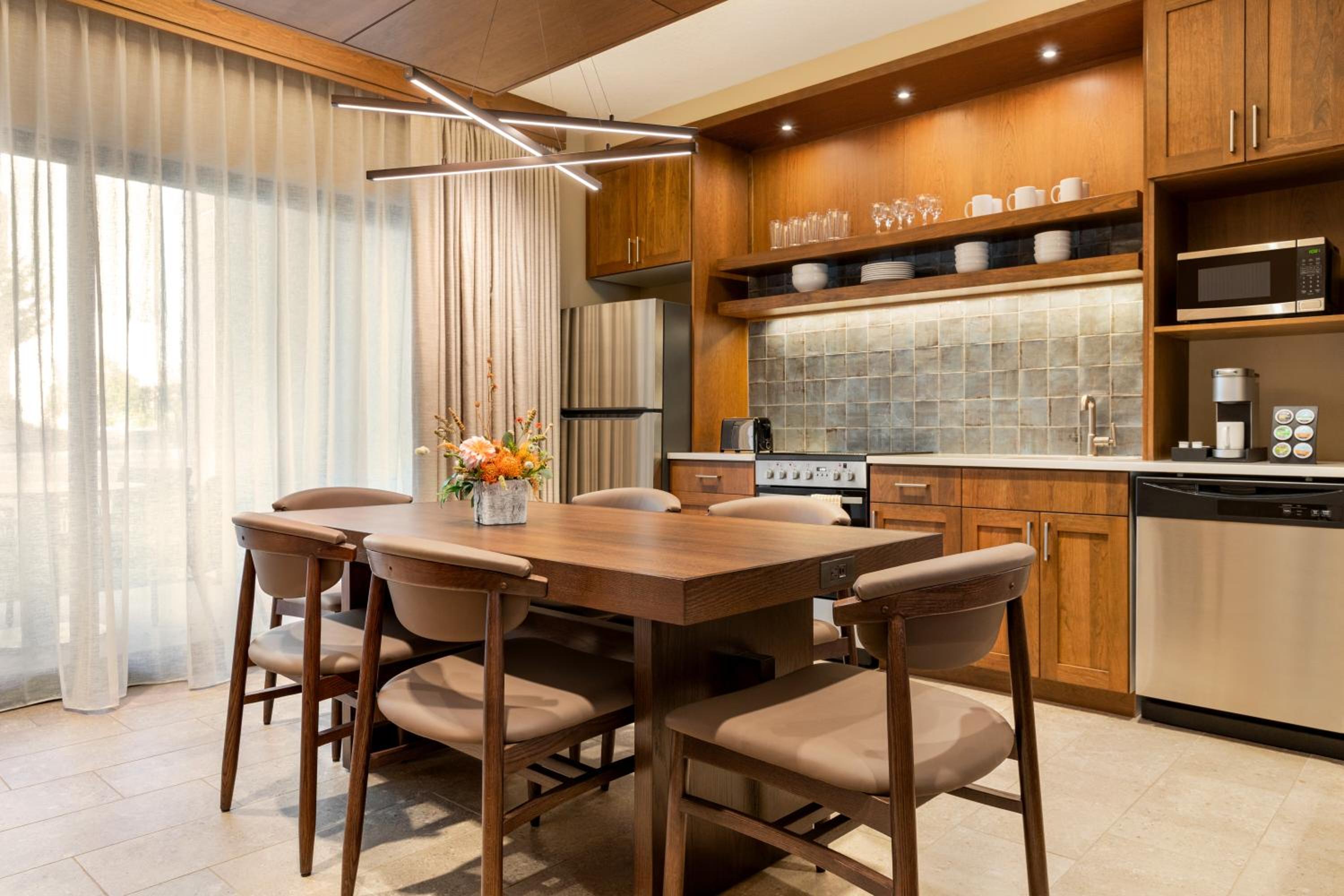 Casitas at the Hoodoo Moab, Curio Collection by Hilton 24/32