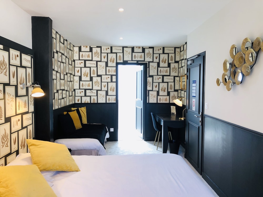 HOTEL LE COBH 11/26