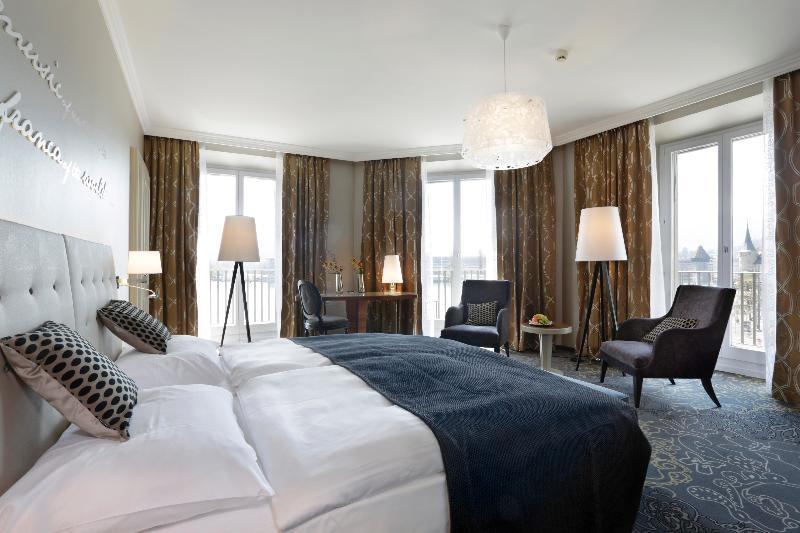 Lifestyle, Junior Suite, King Bed, Lake View
