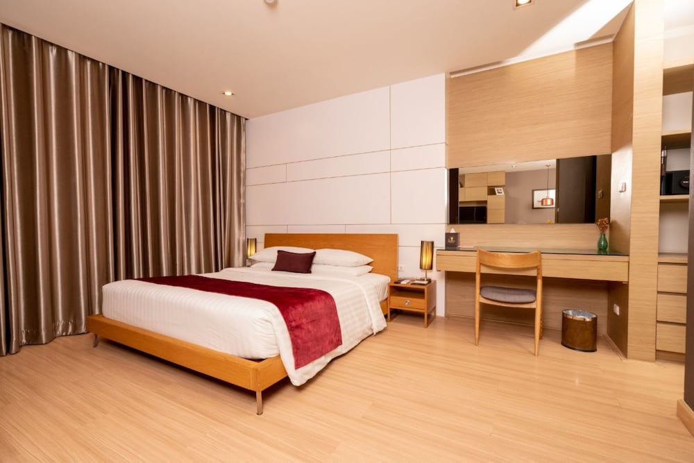 Suite, King Bed