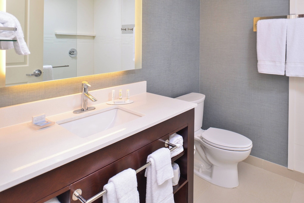 استوديو بسرير كينج مع أريكة، Residence Inn Cedar Rapids South 2/4