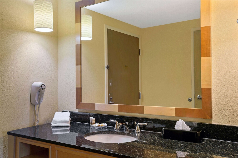 جناح بسريرين مزدوجين بغرفة نوم واحدة، La Quinta Inn & Suites by Wyndham Sunrise 3/3
