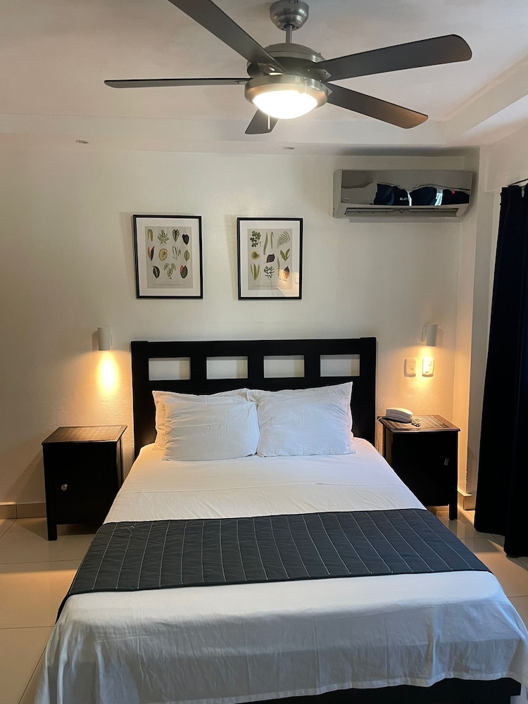 City Caribbean Hotel Boutique 24/65