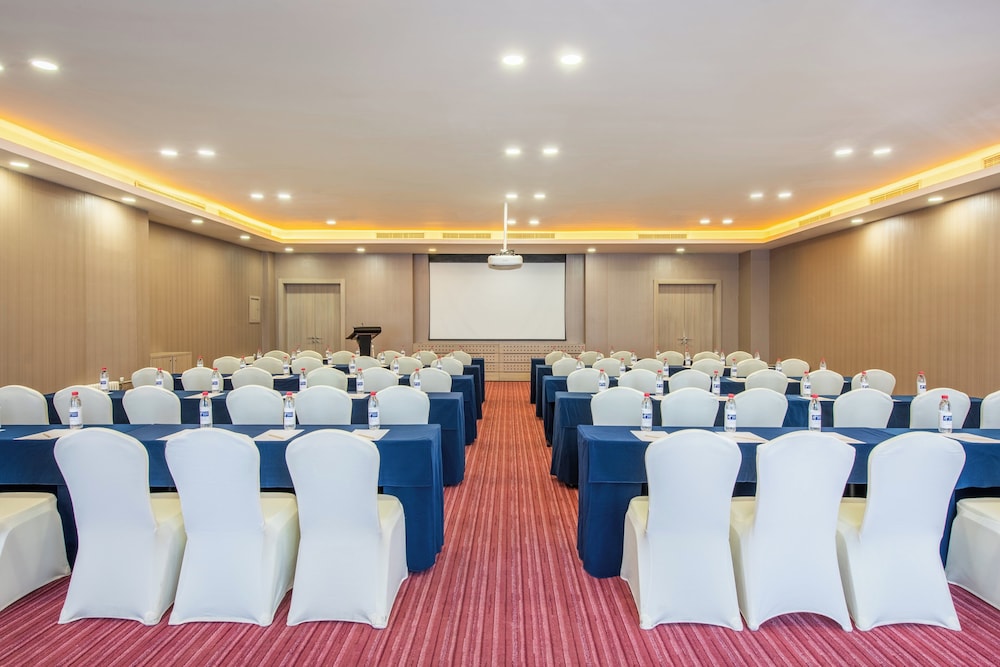 HOLIDAY INN EXPRESS CHANGBAISHAN 38/49
