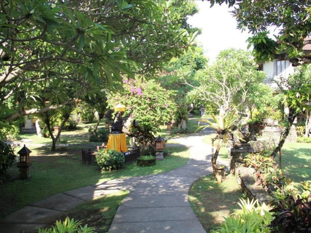 BESAKIH BEACH HOTEL 57/67