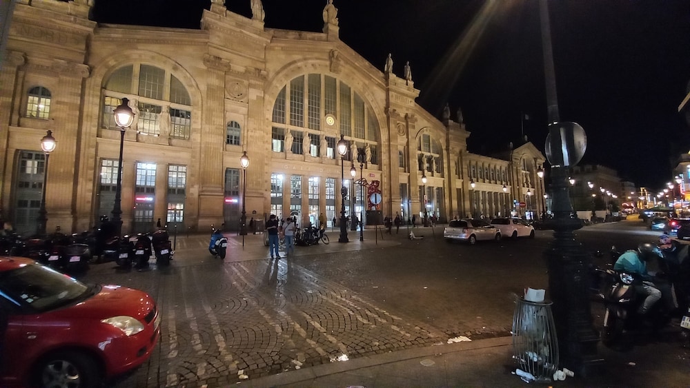 Hotel de Paris Nord 21/33