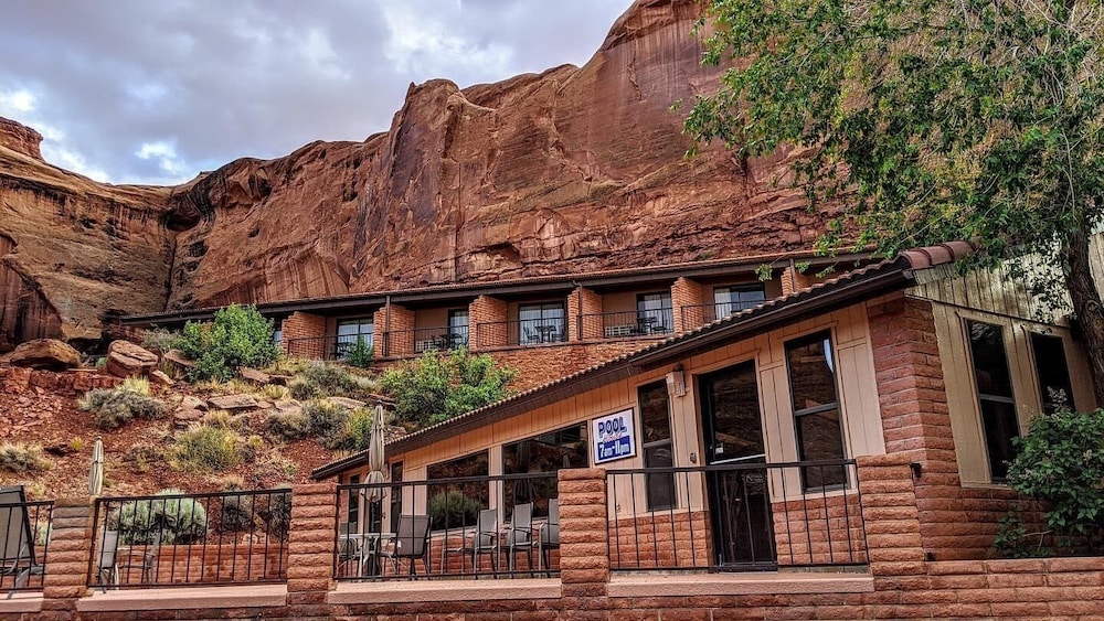 Goulding's Lodge 7/50
