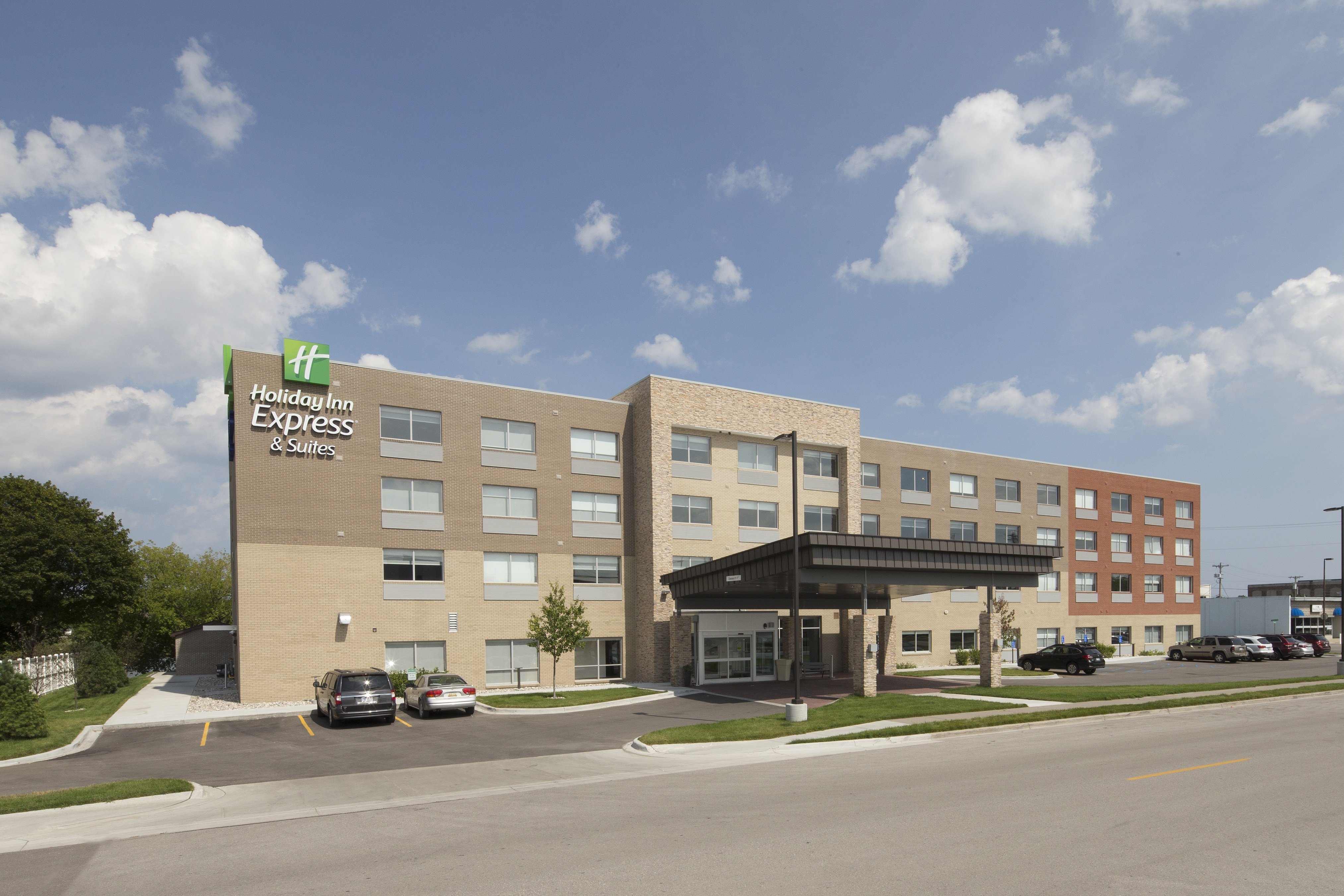 Holiday Inn Express Suites Alpena Downtown 38/40