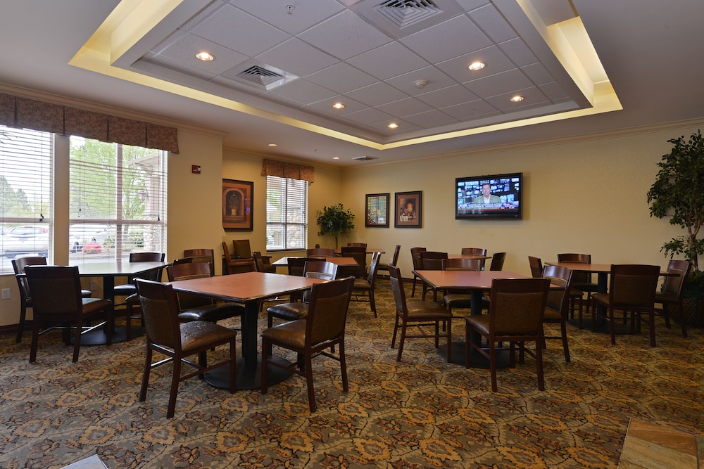 Comfort Inn and Suites McMinnville Wine Country 26/35