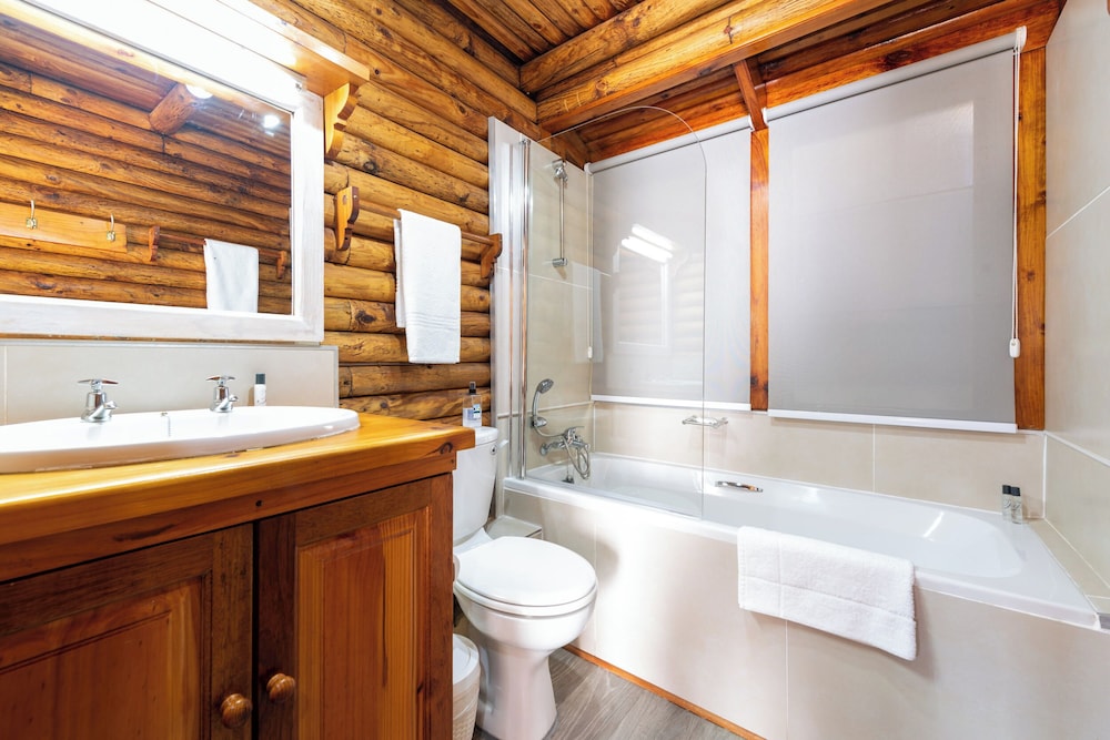 Under Milkwood Resort 48/49