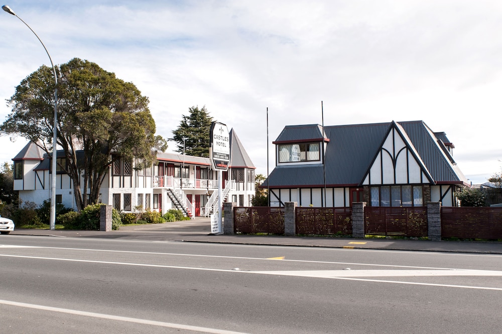 Castles Motel 63/72