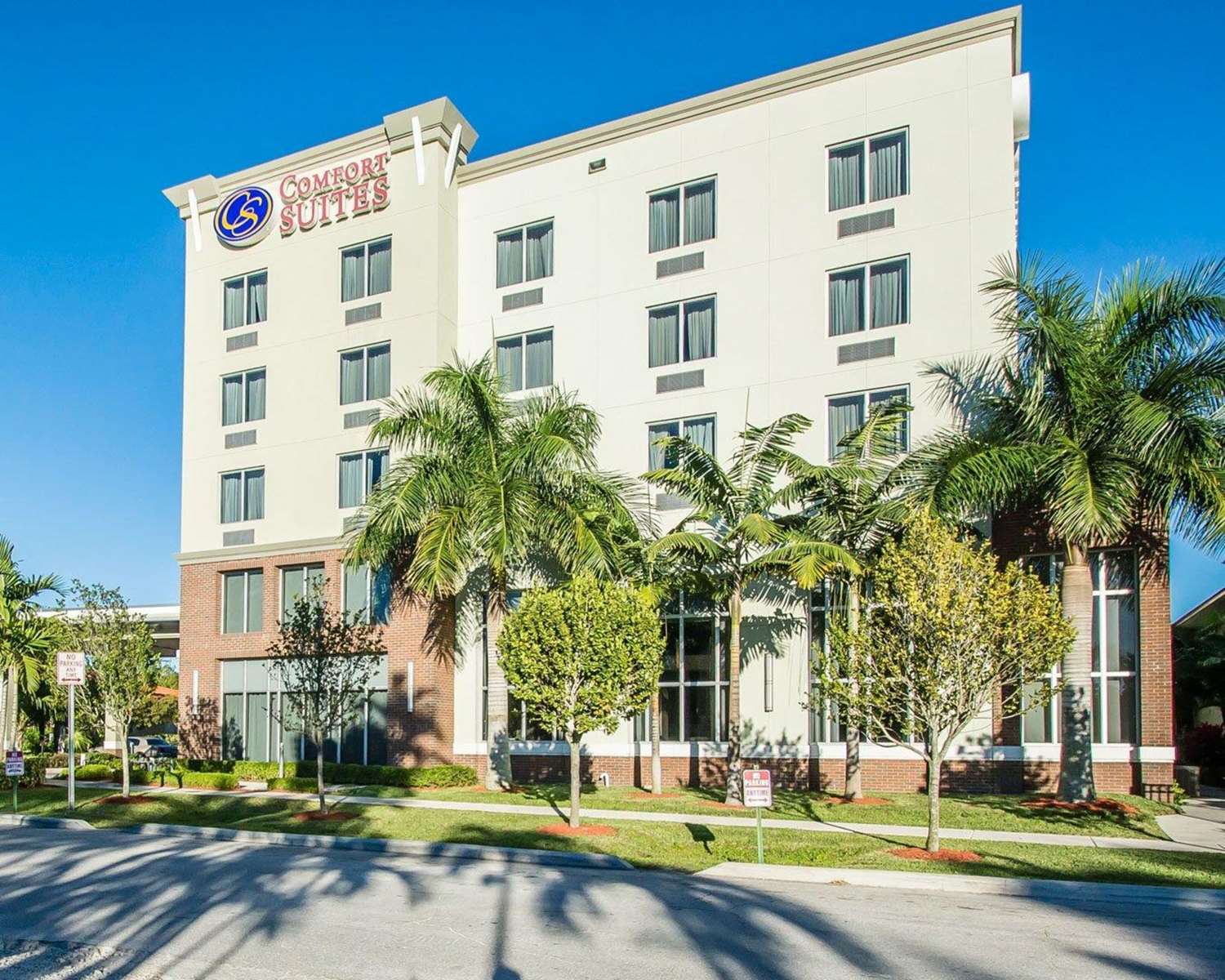 Comfort Suites Miami Airport North 19/21