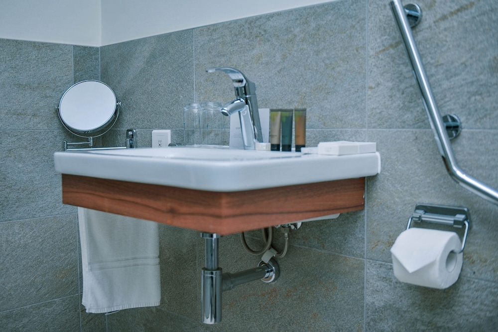 Crowne Plaza Dar Es Salaam 59/74