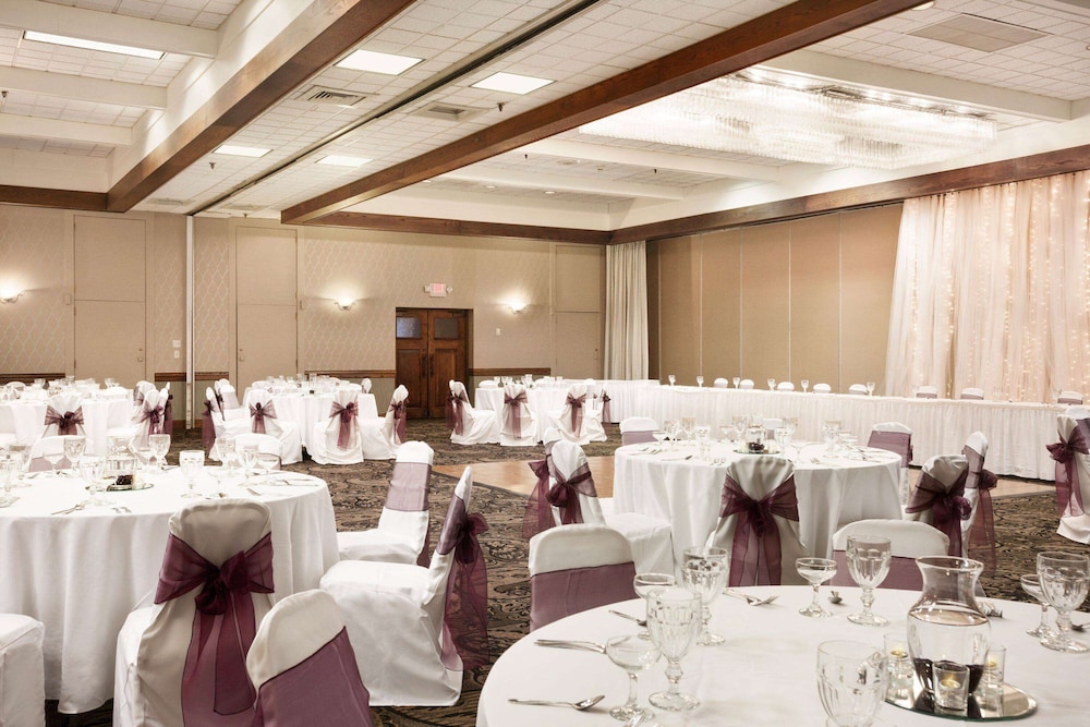 Ramada Plaza by Wyndham Portland 32/35