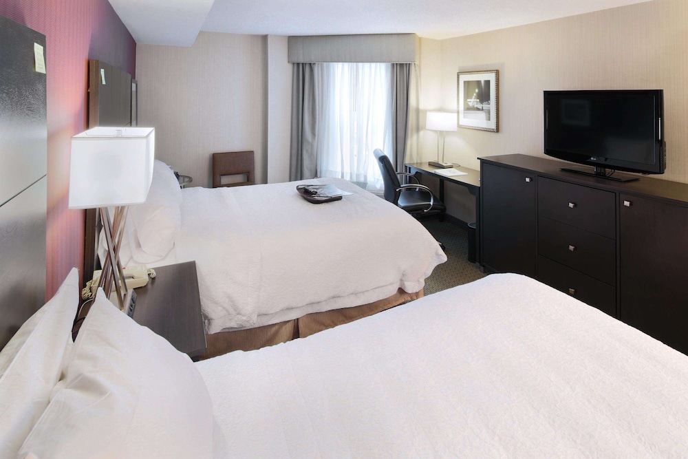 Hampton Inn & Suites Arlington Crystal City DCA 8/64