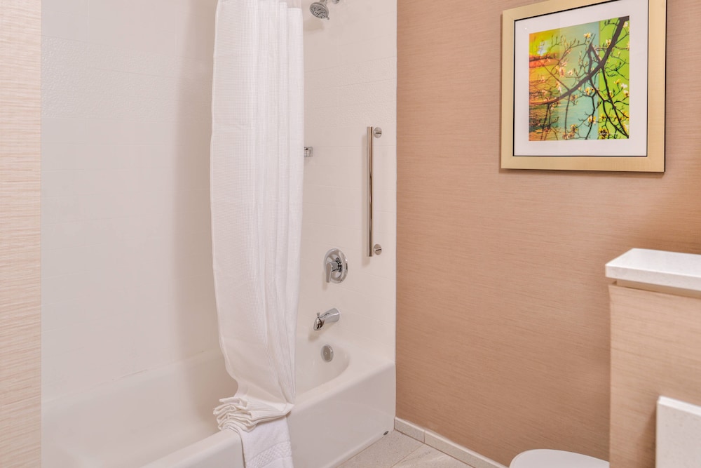 Fairfield Inn Suites Eugene East Springfield 13/47