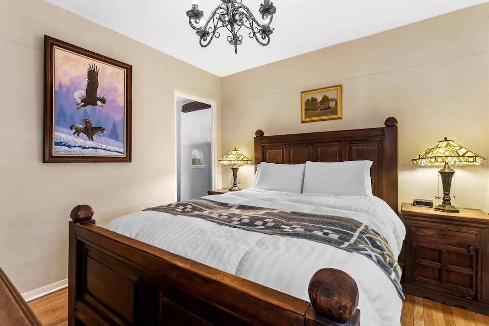 Secret Garden, Queen Bed, Hot Tub
